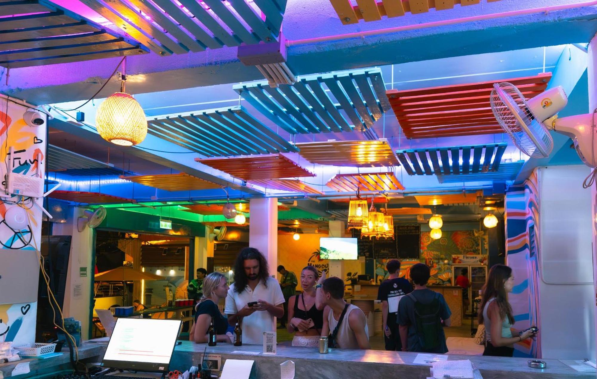 The Hangout Hostel Ao Nang エクステリア 写真